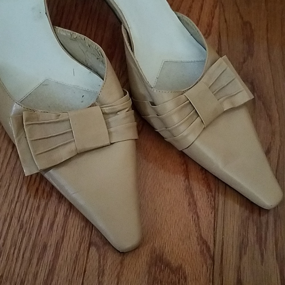 Bandolino Shoes - Picture 2 of 4